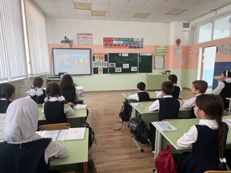 Сегодня на уроке "Разговоры о важном" ученики увлечённо погрузились в тему "Век информации". 120 лет информационному агентству России ТАСС..
